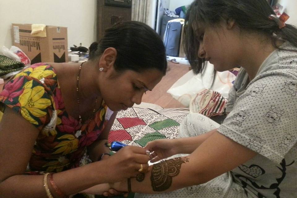 Best Mehendi Arts