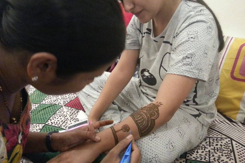 Best Mehendi Arts