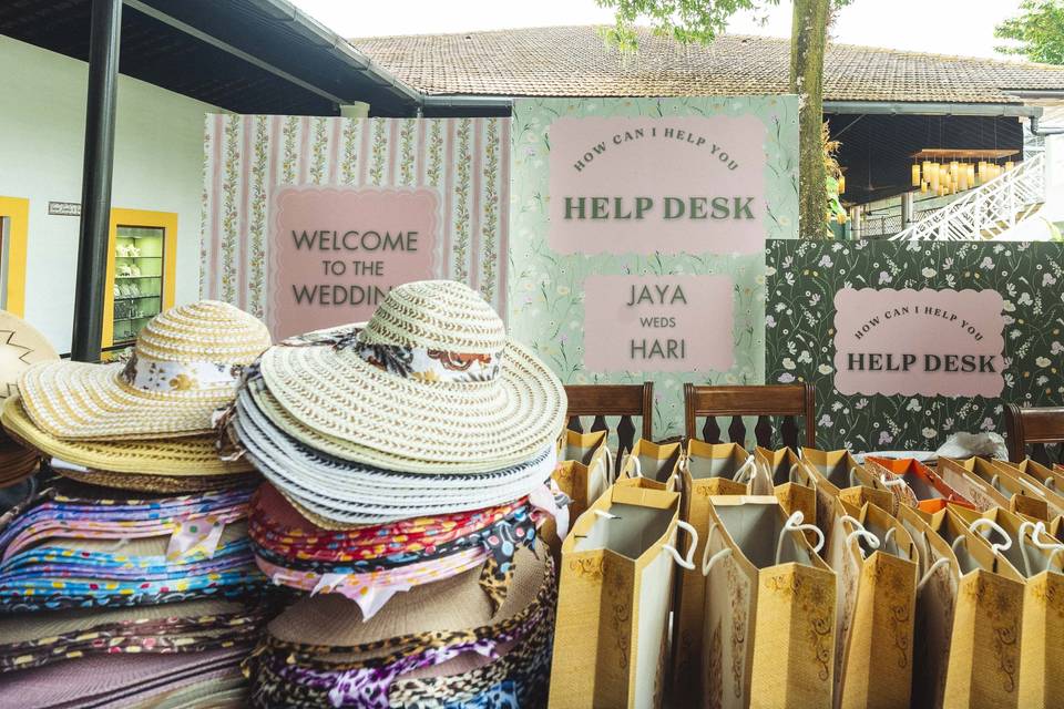 Wedding Favors & Help Desk