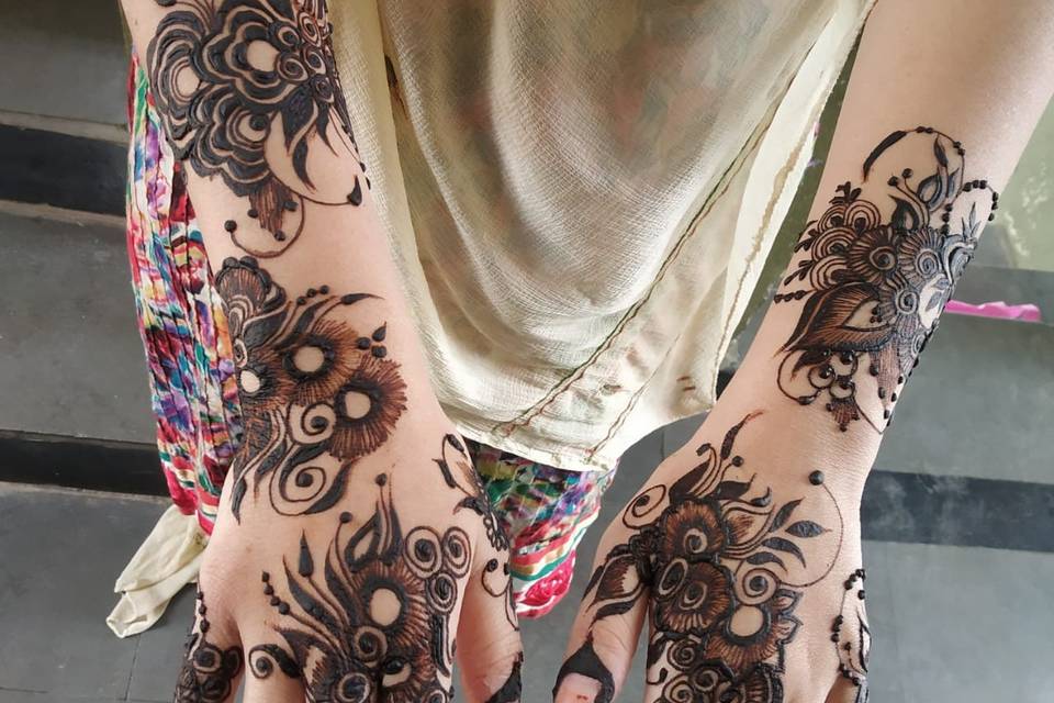 Sara Mehendi Artist