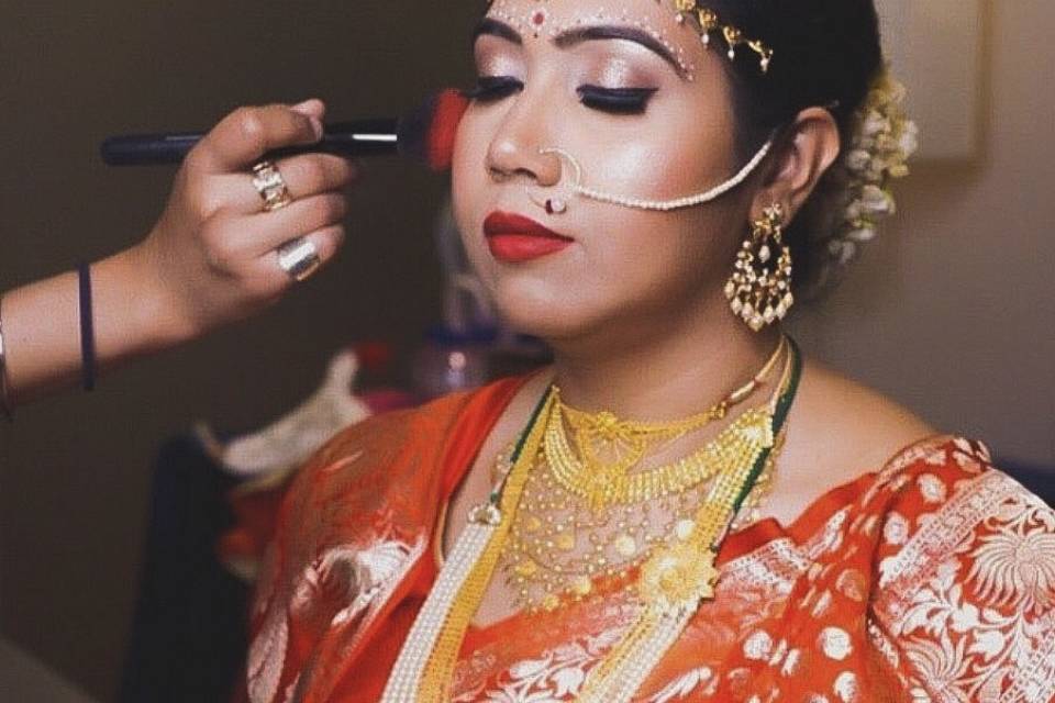 Rashi Sobti Makeup