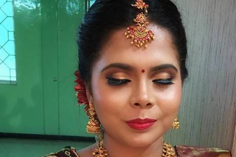 Ashu Professional Makeup Artist