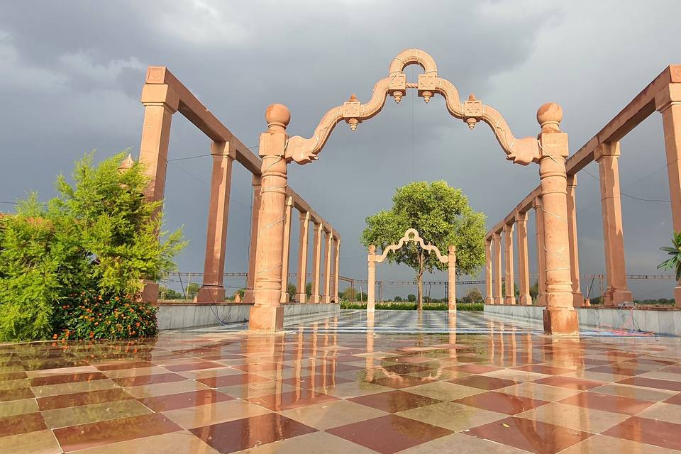 Padmawati Bridge, Entrance to