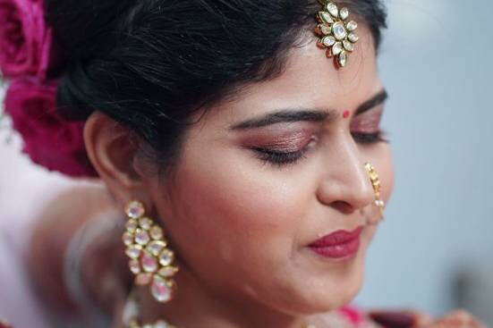 Neutral bridal Makeup