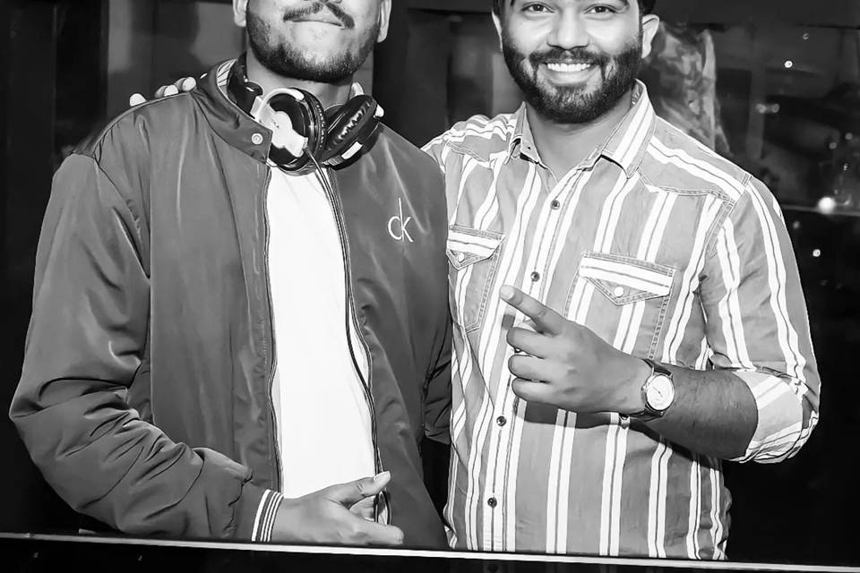 DJ swap India at 3 Idiots Pune