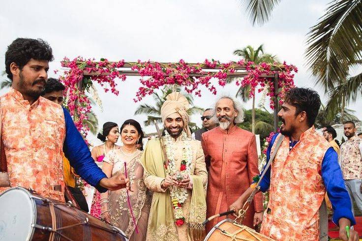 Groom entry