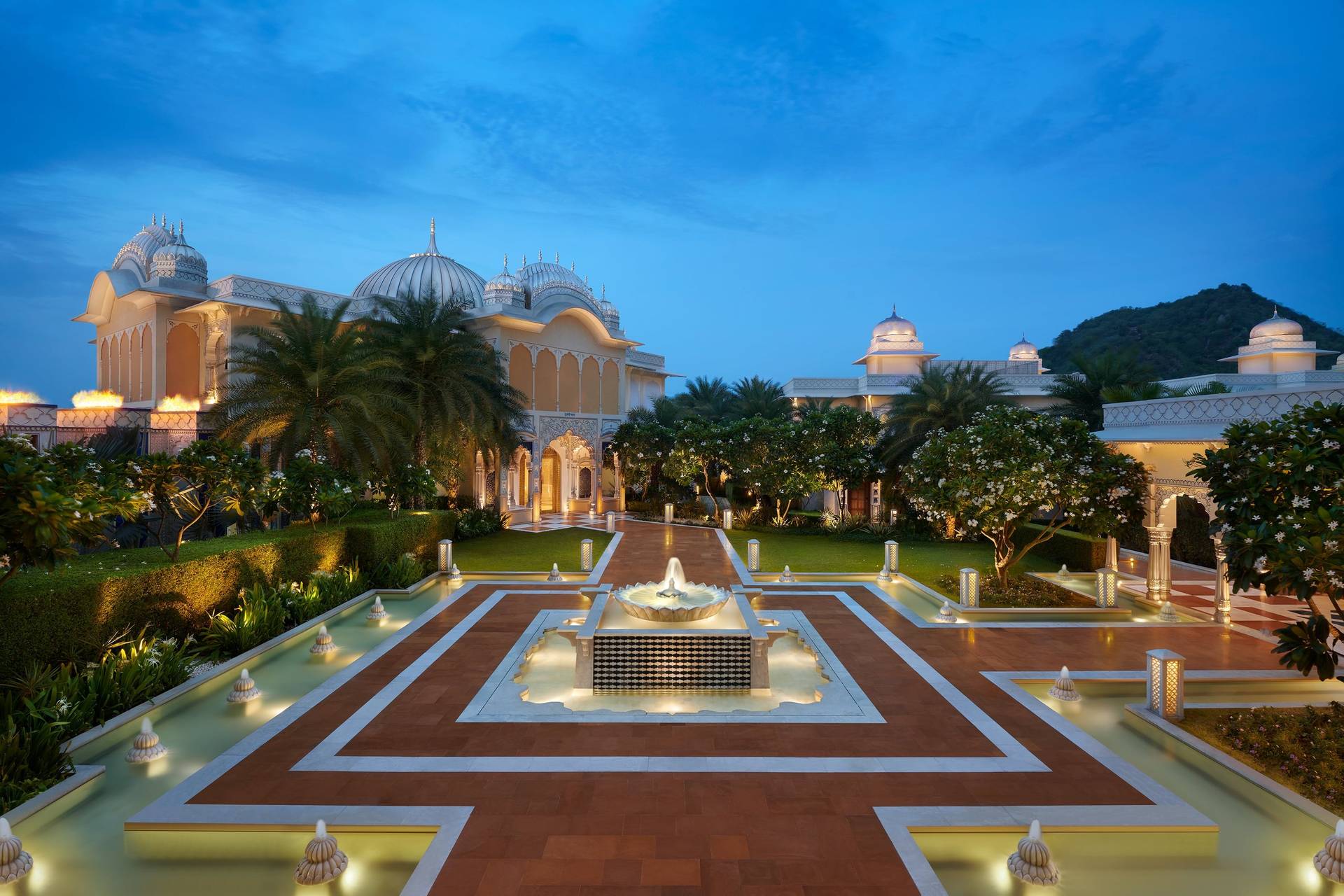 the-leela-palace-udaipur-mason-rose