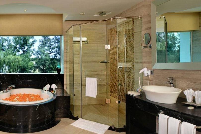 Royal Suite Bathroom