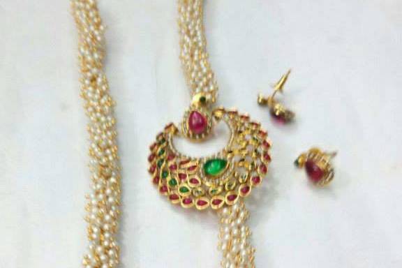 Classical Pride - Antique Jewellery