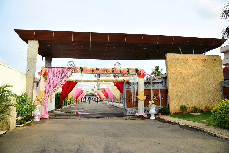 ENTRANCE DECOR