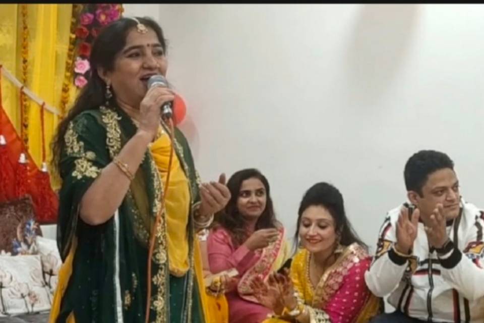 Singer Anupama Choudhary