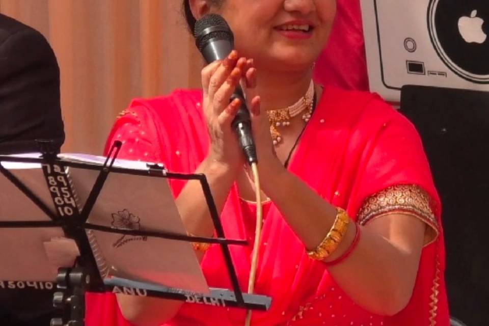 Singer Anupama Choudhary
