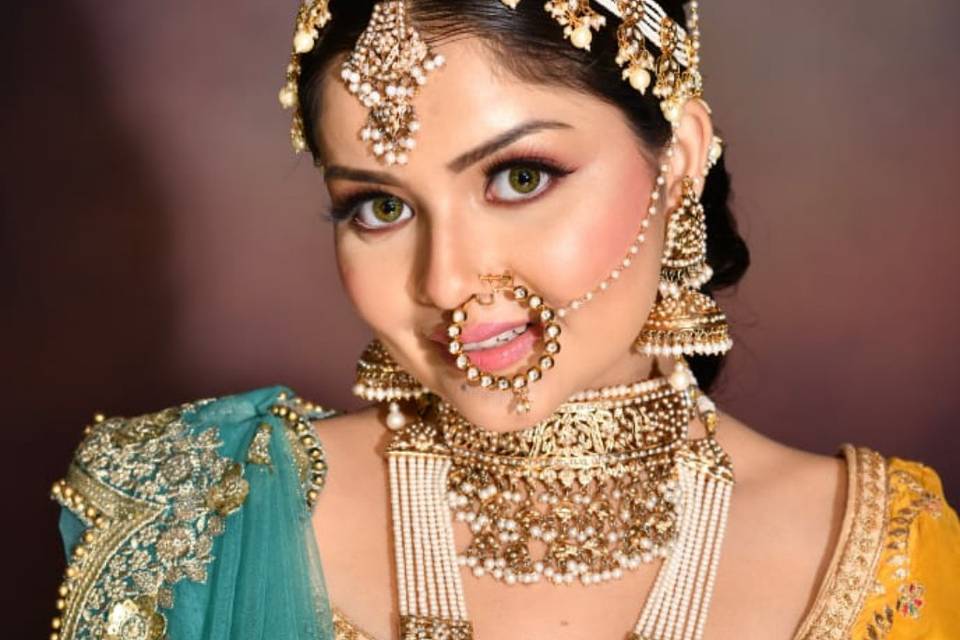 Professional Makeup Artist Deepali Bahri