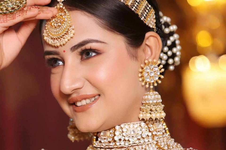 Professional Makeup Artist Deepali Bahri, Noida