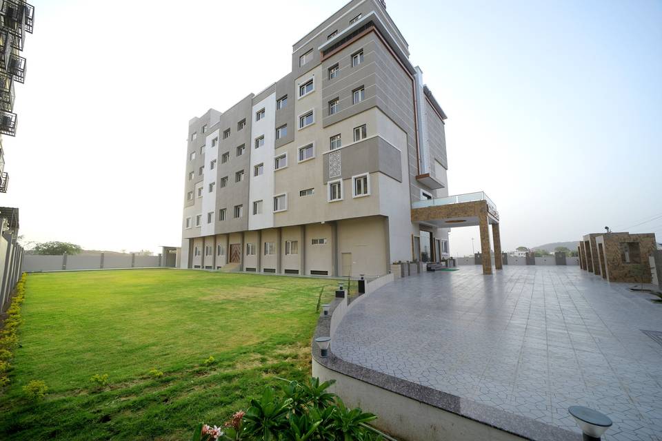 The Sky Imperial Shahi Hotel & Resort