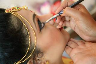 AURA - Makeup Artistry by Tama Debb 1