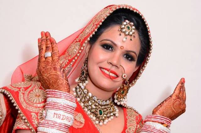 Sakshi Thadani Makeup Artist