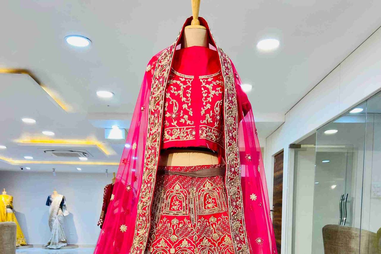 Best Women Clothing Store of Saree, Suits and Lehenga – Zari Jaipur