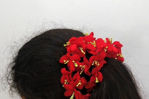 Red Orchids Gajra