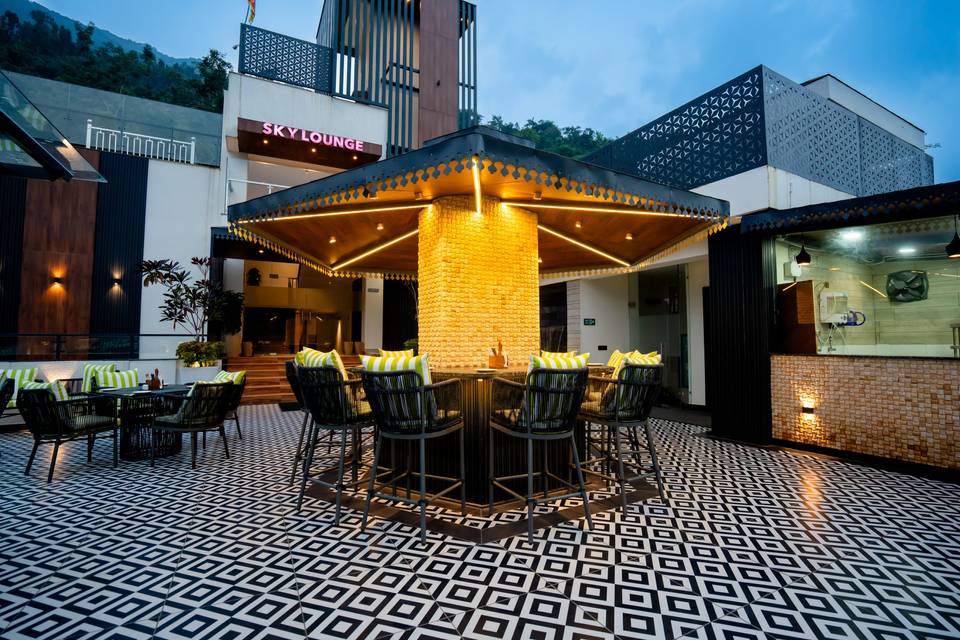 Sky Lounge Frame