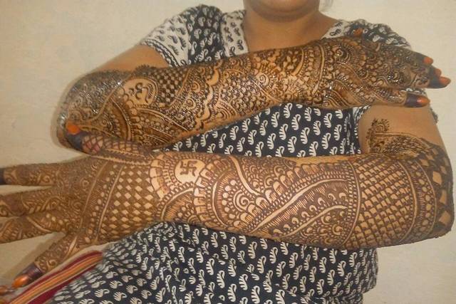 Shoyla Mehndi Artist - Bhopal | Price & Reviews