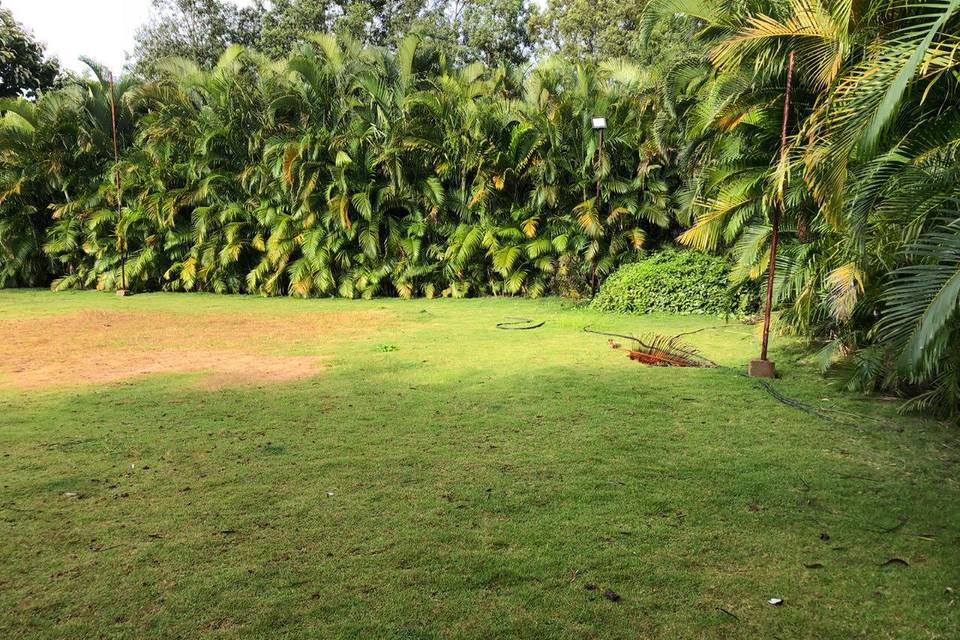 Rashi Farm's Club And Resort