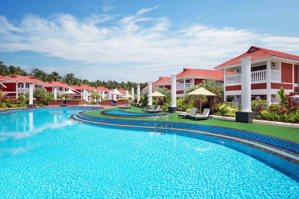 Whispering Waves Swimming pool