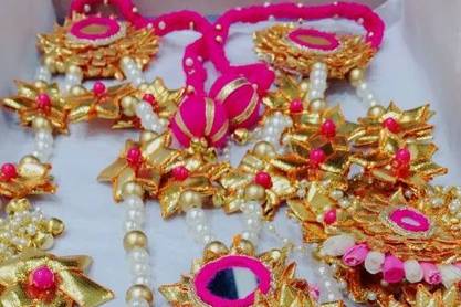 Floral jewellery