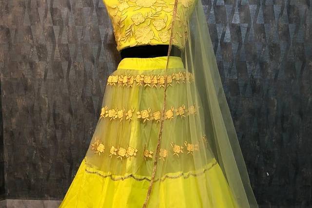 Versatile Boutique by Nisha Lehenga Naroda Weddingwire.in