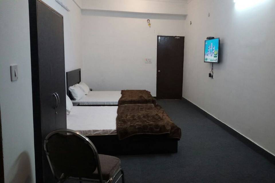 Deluxe and spacious AC rooms