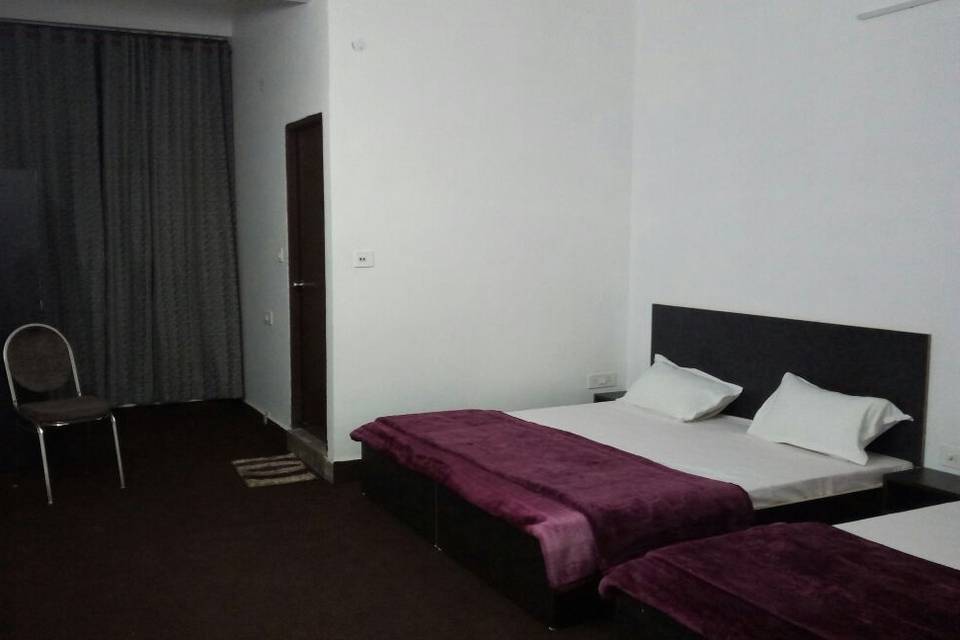 Deluxe and spacious AC rooms