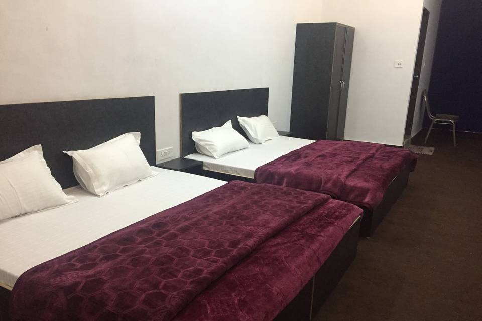 Deluxe and spacious AC rooms