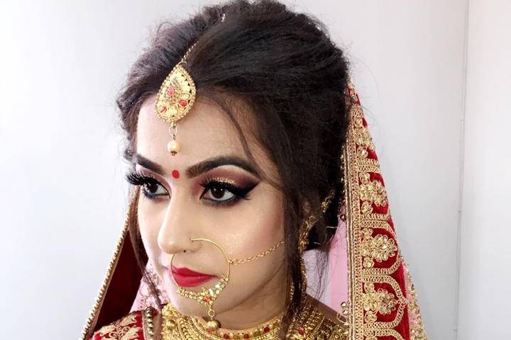 Twinky Kandhari Makeup