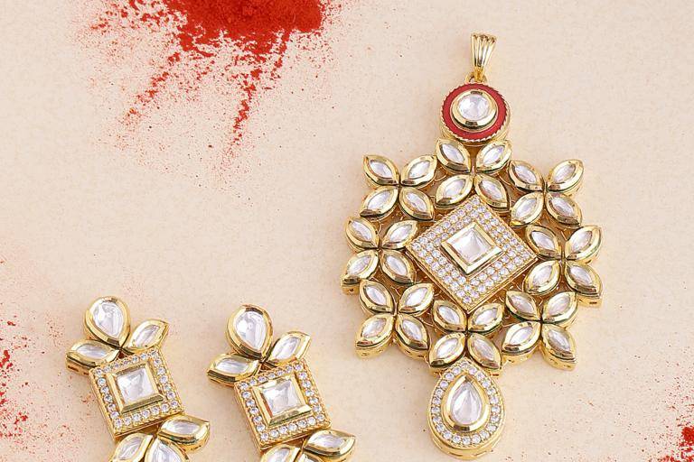 Kundan Pendant Set