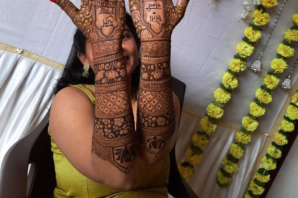 Durga Mehendi Artist