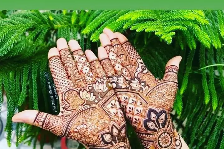 Janmashtami Mehndi Designs 2023 : जन्माष्टमी पर कान्‍हा के नाम पर रचाएं  मेहंदी, देखिएं 6 लेटेस्ट डिजाइन | Krishna Janmashtami Mehndi Designs 2023  Easy and Simple Radha Krishna Mehendi Design Images ...