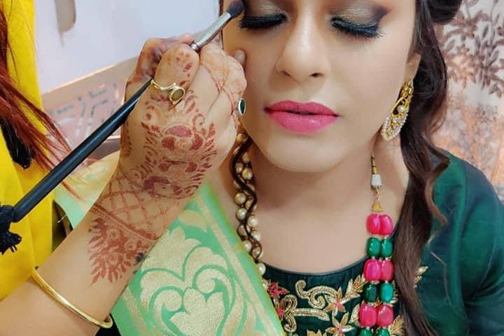 Nisha Padhiyar Make up Artist