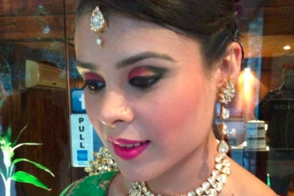 Reena Gupta - Makeup Artist