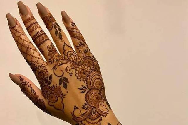 Mehndi designs ✨️ Follow 👉 @sidrashaikh07 #post #explorepage  #mehndikadesign #mehndi #foryou #Sidrashaikh07 #mehndikidesigns | Instagram