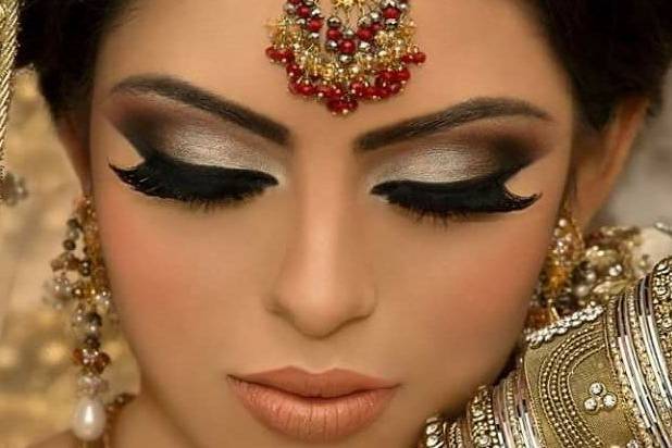 Makeup Artist Shriwal