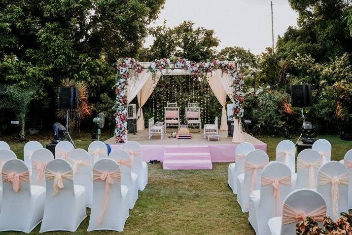 Pastel rustic mandap