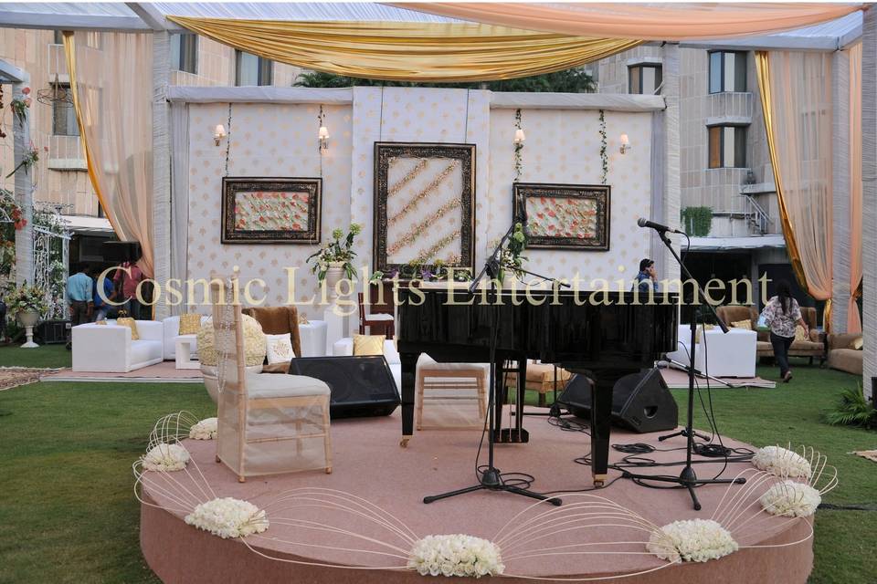 English theme piano decor