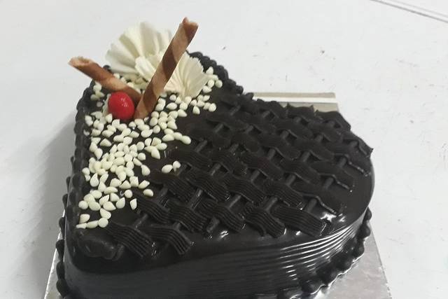 Simple And Sweet Cake For Father | bakehoney.com