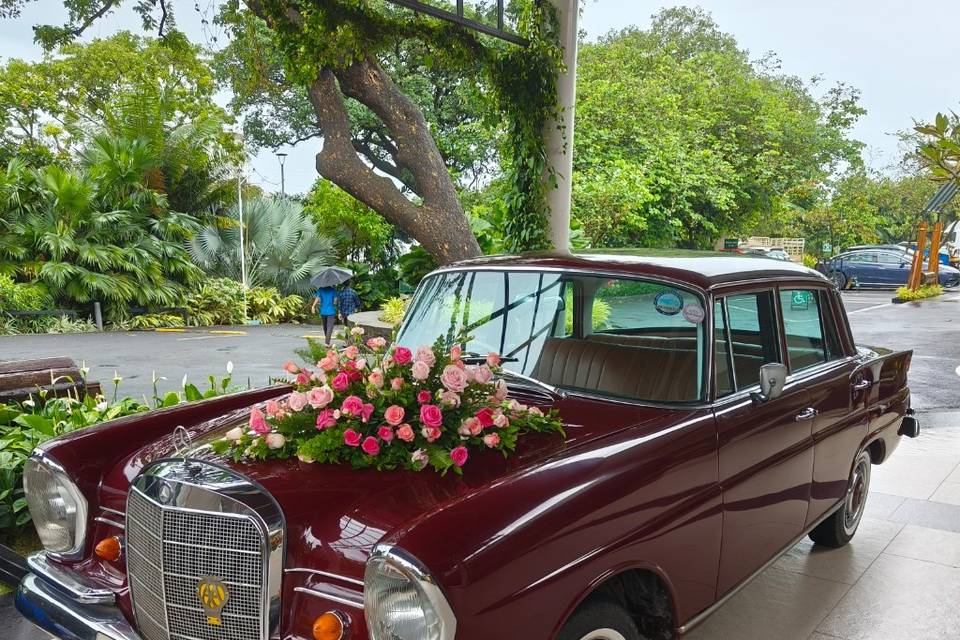 Car decor with a vintage car