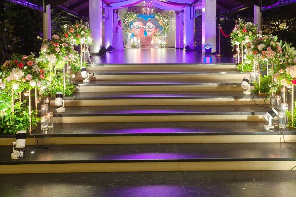 Entrance tunnel decor