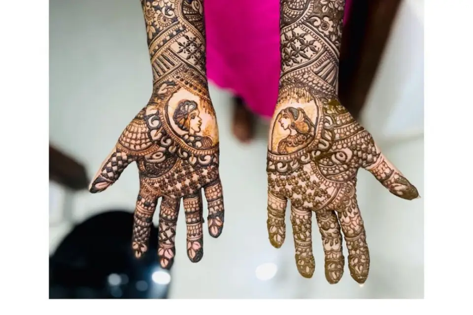 Mehndi (henna hand painting), … – License image – 70193576 ❘ Image  Professionals