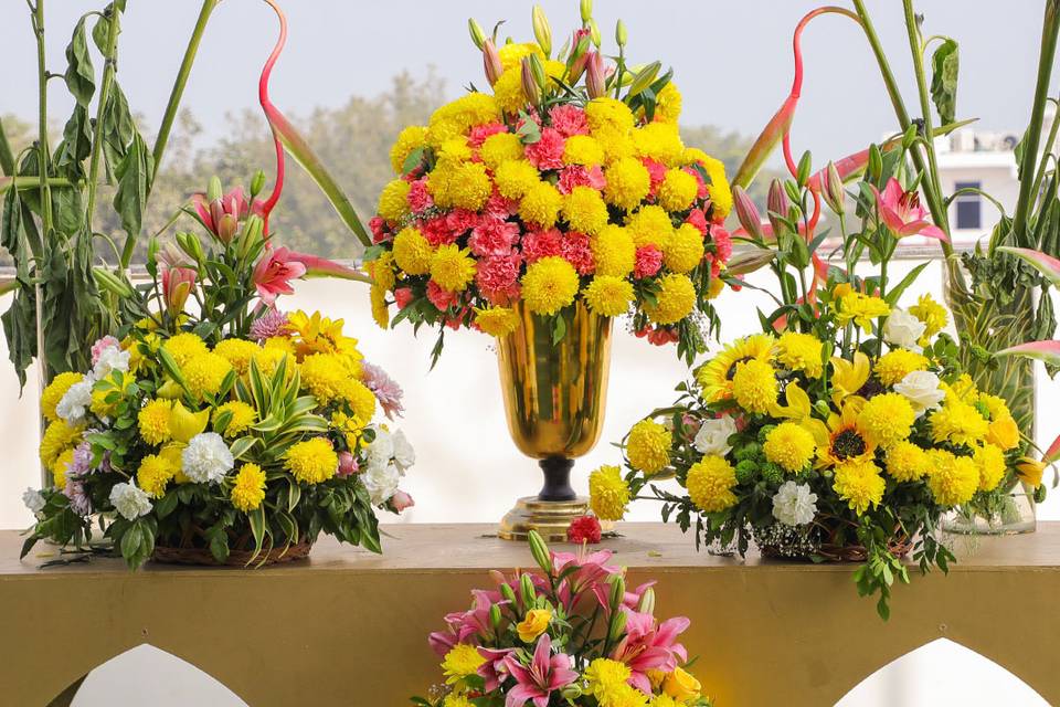 Floral arrangement for Haldi