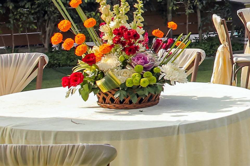 Genda phool & white blooms