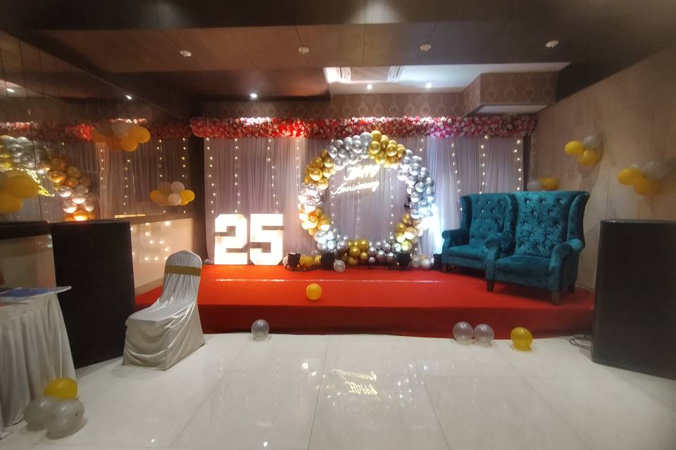 Emerald Door, Vashi