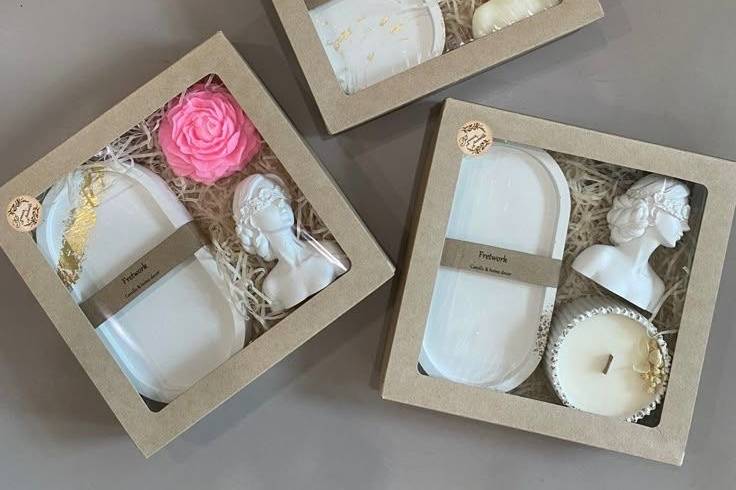 Candle and tray gifts